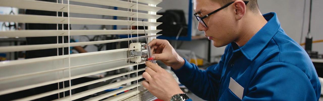 cambio y reparacion de ejes para soportes en persianas en Manresa